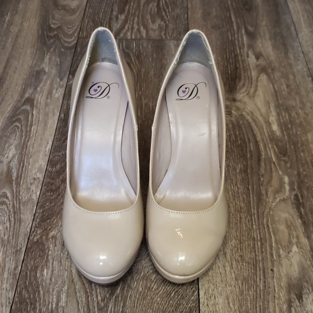 Heels - Picture 2 of 4